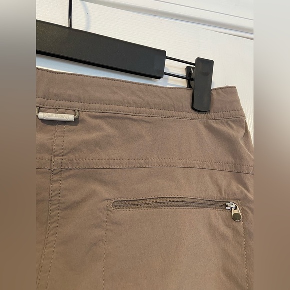 L.L. Bean Size 4 Brown Nylon Stretch Capri Cargo Hiking Pants Zip Pockets - Picture 8 of 12